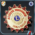 Insigne de club de lion rond OEM avec différents designs